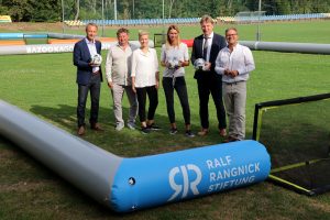 Neue Spielfelder für den Kinderfußball durch die Ralf Rangnick Stiftung an die Verbände übergeben